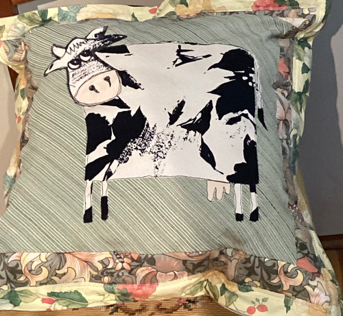 DM2-100 Pillow Full Body Cow