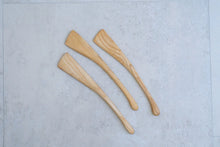 FF2-070 Crescent Spatula