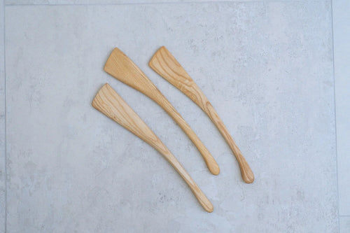 FF2-070 Crescent Spatula