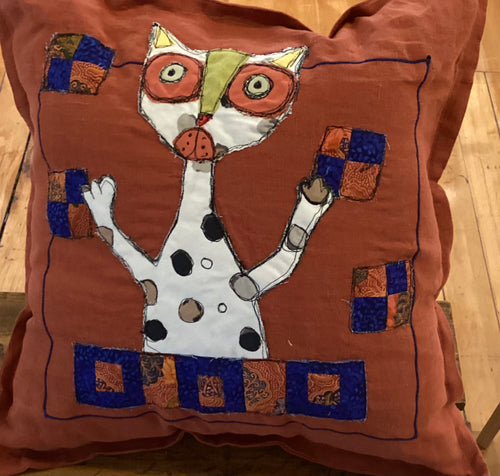 DM2-117 Cat On Rust Linen