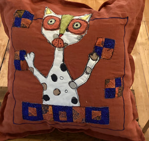 DM2-117 Cat On Rust Linen