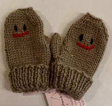 LG1-05A Hand Knitted Mittens w Thumbs