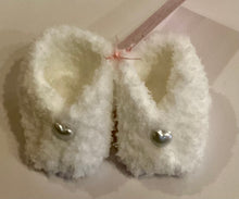 LG1-11 Hand Knitted Baby Slippers