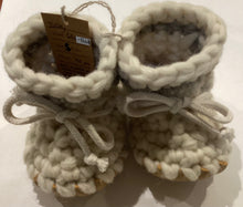 GE1-1661 Hand Knit Baby Booties (S)