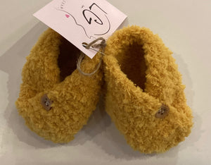 LG1-11 Hand Knitted Baby Slippers