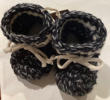 GE1-1662 Hand Knit Toddler Booties (M)