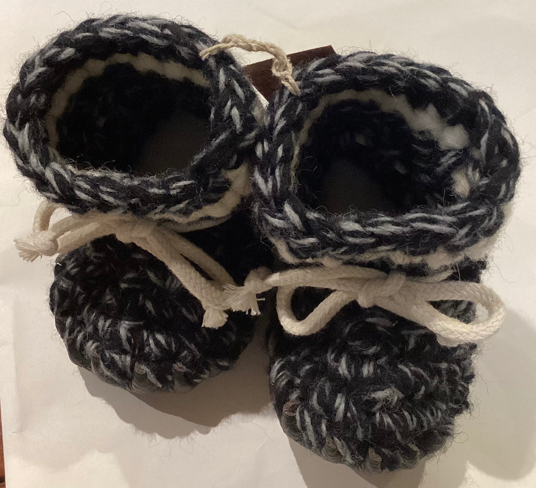 GE1-1662 Hand Knit Toddler Booties (M)
