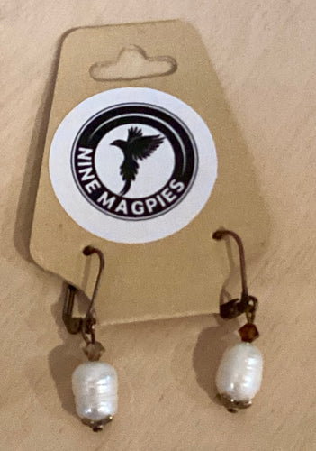 NM2-40 Earrings Pearl