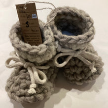 GE1-1661 Hand Knit Baby Booties (S)