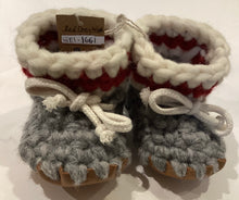 GE1-1661 Hand Knit Baby Booties (S)