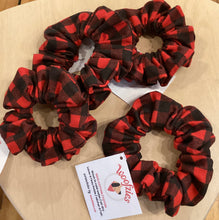 WZ1-030 *Dog Scrunchzies (Buffalo Plaid)