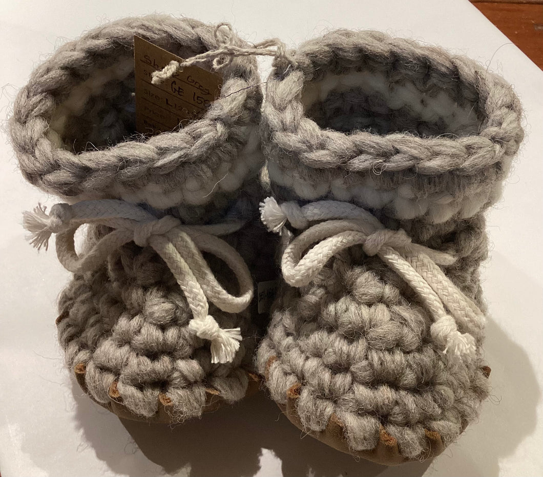 GE1-1663 Hand Knit Toddler Booties (L)