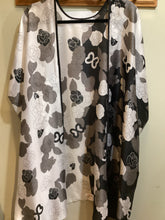 SP1-118 *Kimono w Sleeves Abstract w Collar Trim