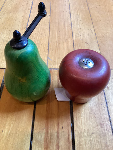MN1-036  Wooden Apple & Pear (Salt + Pepper) Set