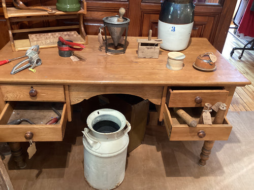 MN1-077 Antique Desk