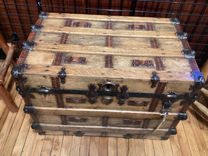 MN1-082 Antique Steamer Trunk