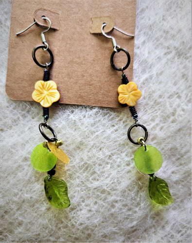 NM2-022  Earrings Flowers Glass/ Metal/ shell