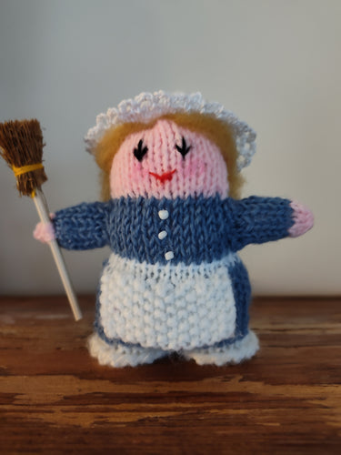 FC1-152 Hand Knit Little Figurine 