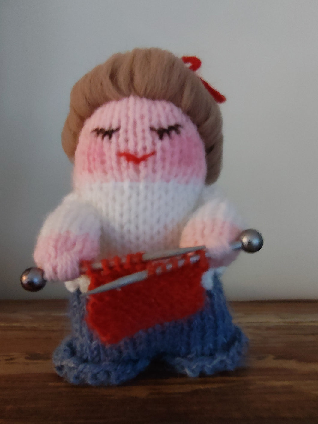 FC1-155 Knitting Lady
