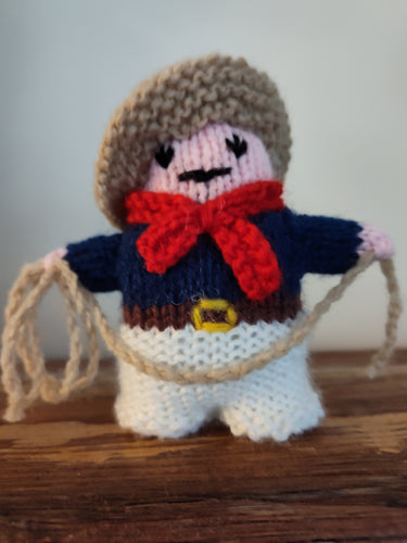 FC1-159 Hand Knit Little Figurine 