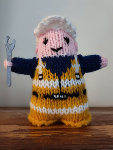 FC1-161 Hand Knit Little Figurine 