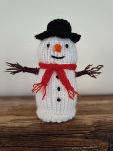 FC1-228 Hand Knit Little Figurine "Snowman"