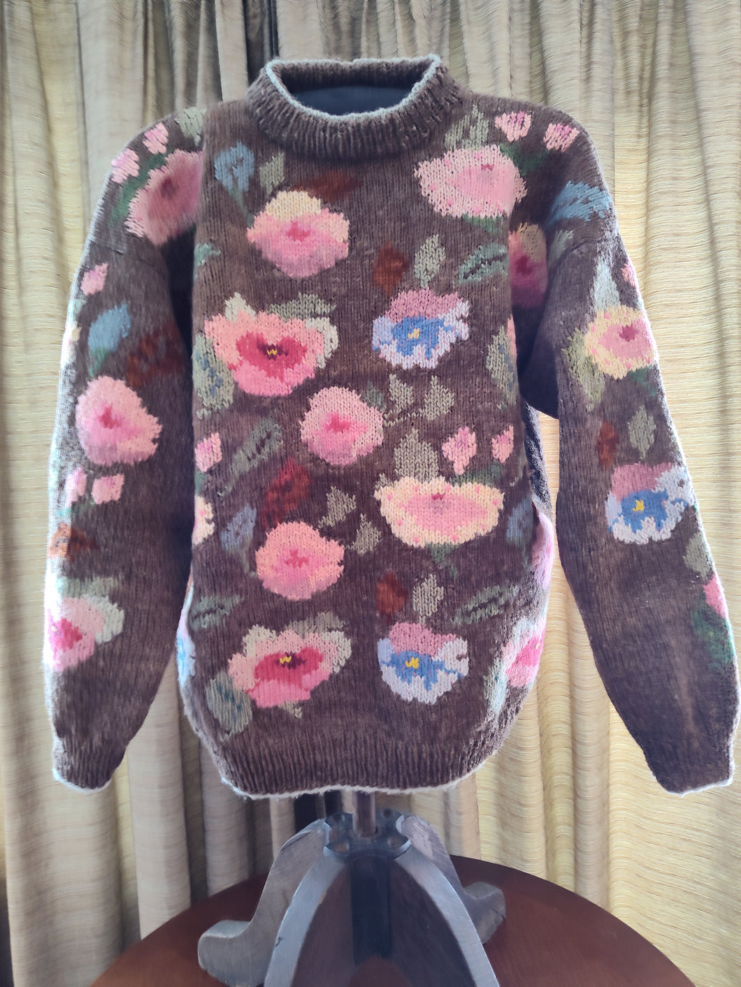 FC1-261 Pullover _ Garden Blooms