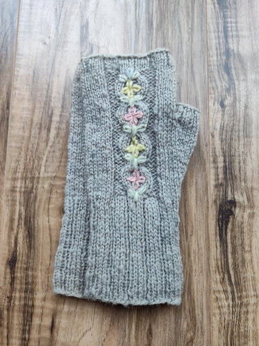 FC1-279 Wrist Warmer _ Cable Embroidered