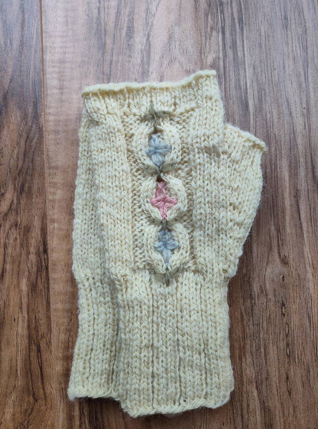 FC1-280 Wrist Warmer _ Cable Embroidered