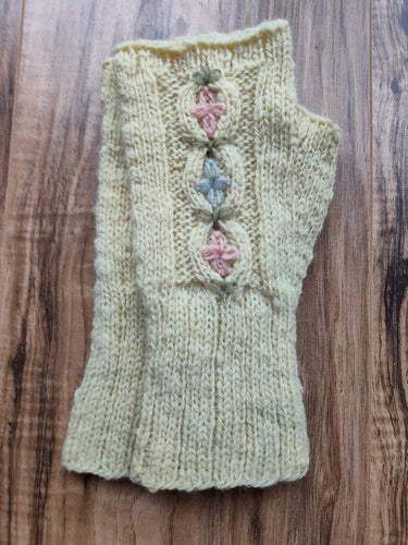 FC1-281 Wrist Warmer _ Cable Embroidered Roses