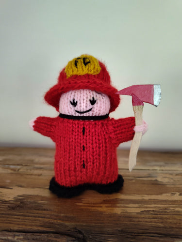 FC1-284 Hand Knit Little Figurine 