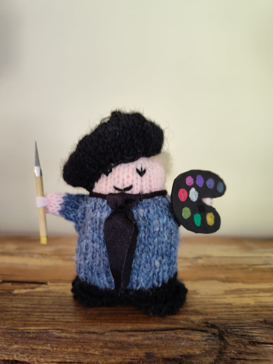 FC1-268 Hand Knit Little Figurine 