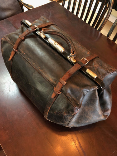 TA1-010 Antique Leather Weelender Bag