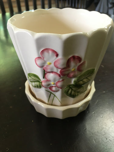 VTED1-132 Vintage Flower Pot w/ Scalloped Edge - Hand Painted