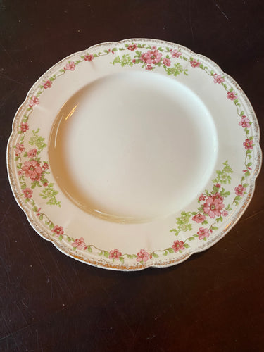VTED1-150 Antique Rose Plate w/ Scalloped Edge