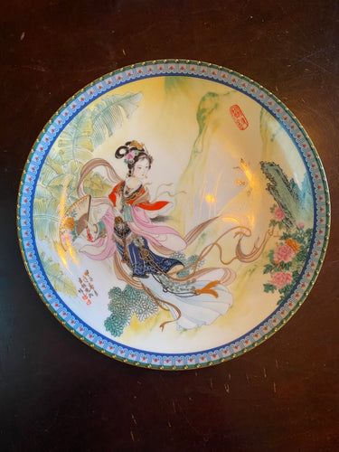 VTED1-175 Japanese Décor Plate w/ Woman w/ Fan and Butterflies