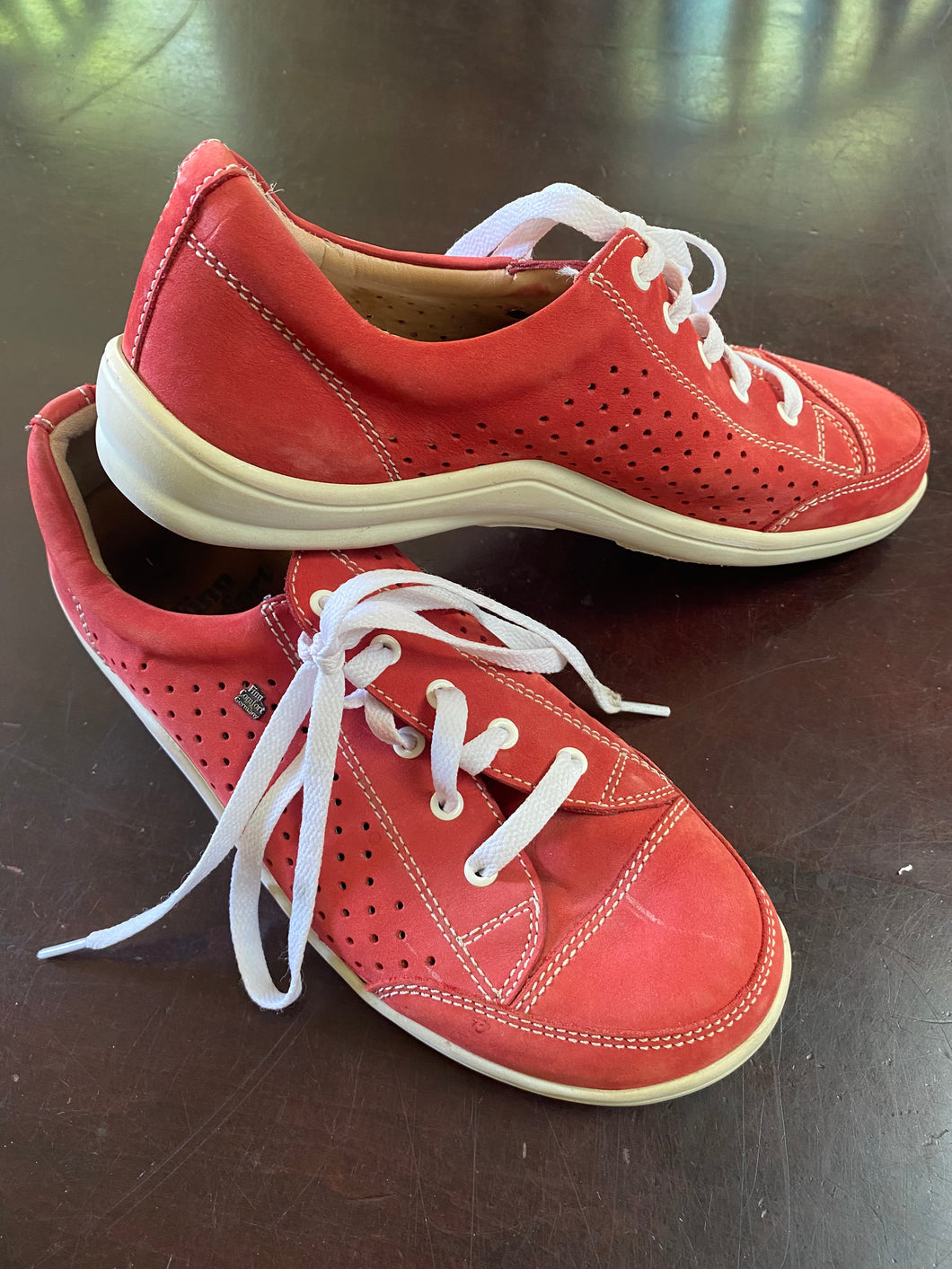 VTED1-295 Women's Red Sneaker