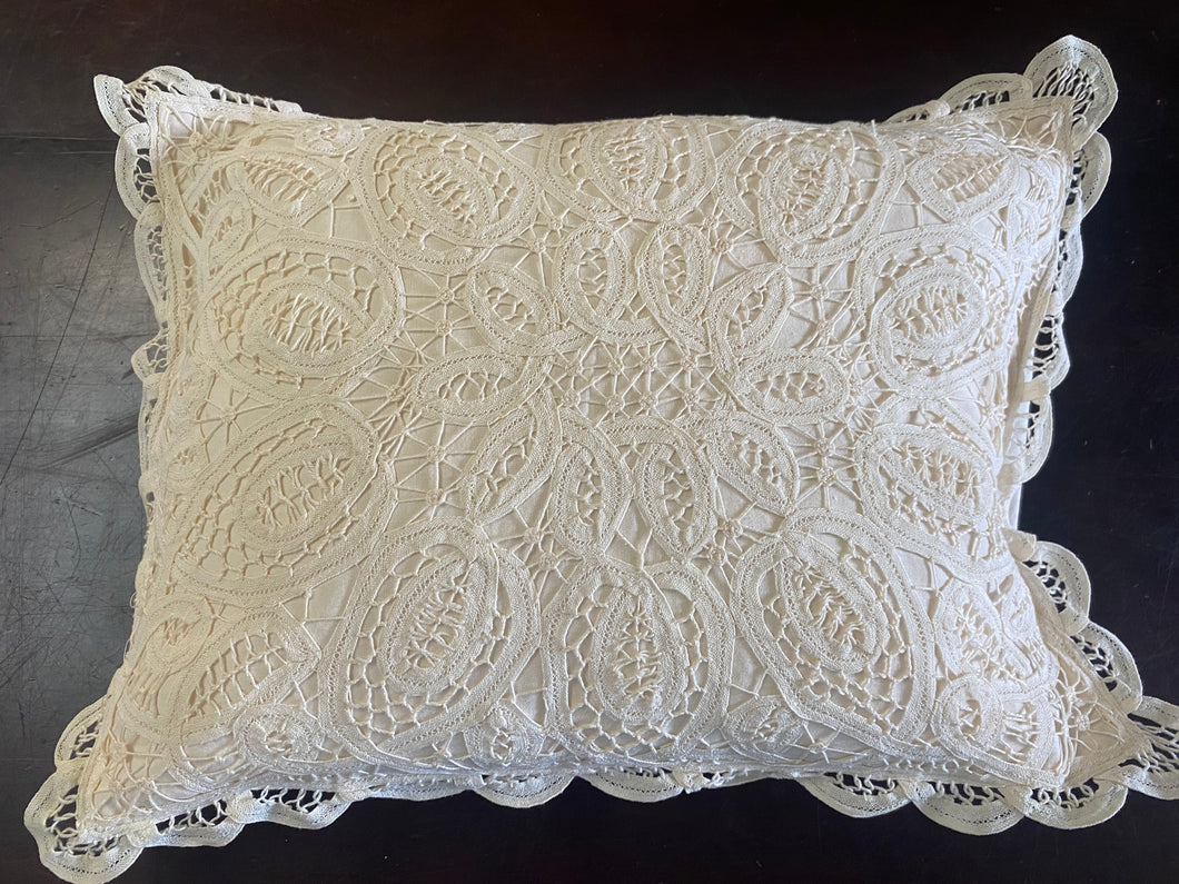 VTED1-361 Vintage Lace Cushion