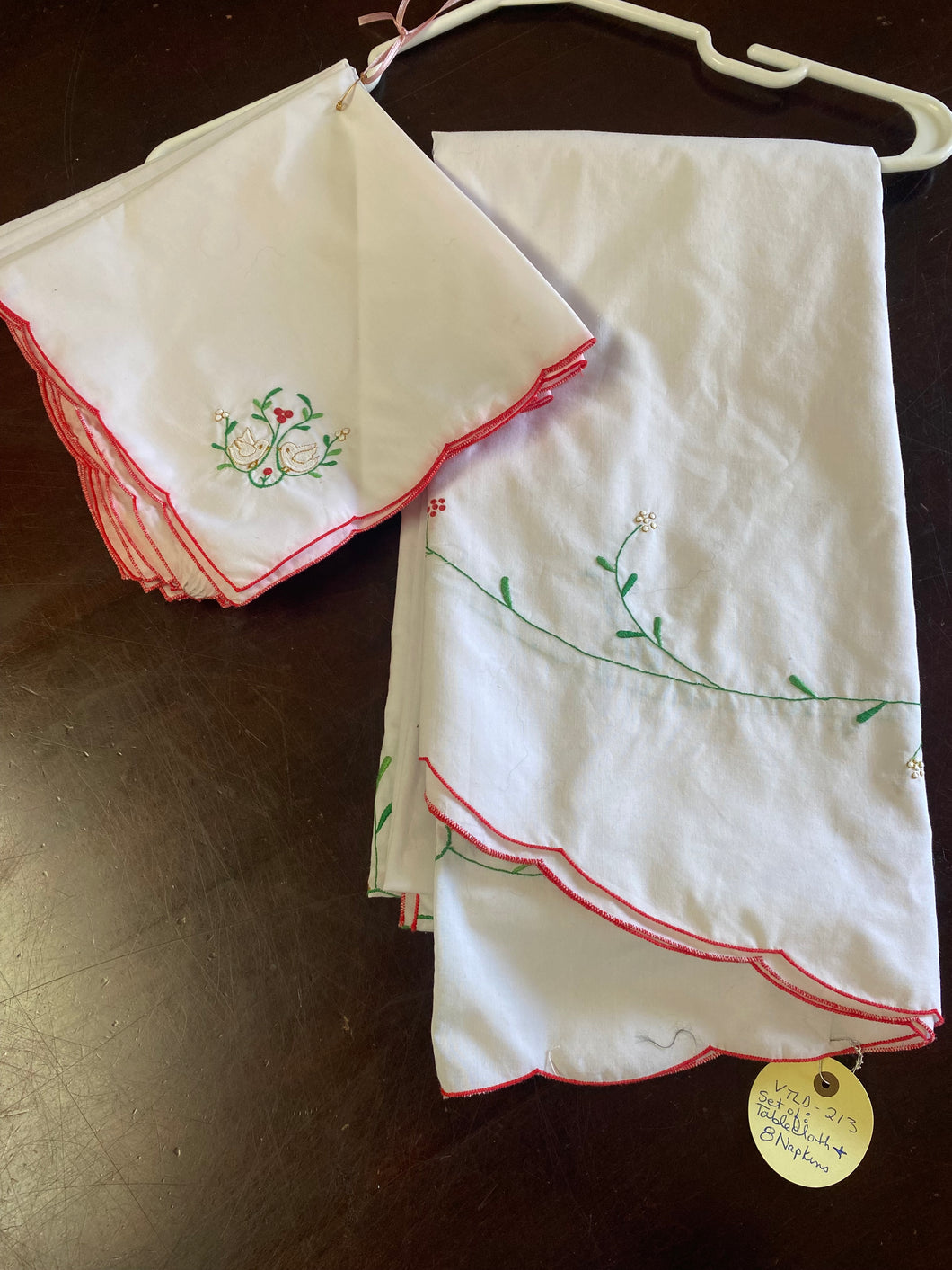 VTLD1-213 Set of Tablecloth and 8 Napkins