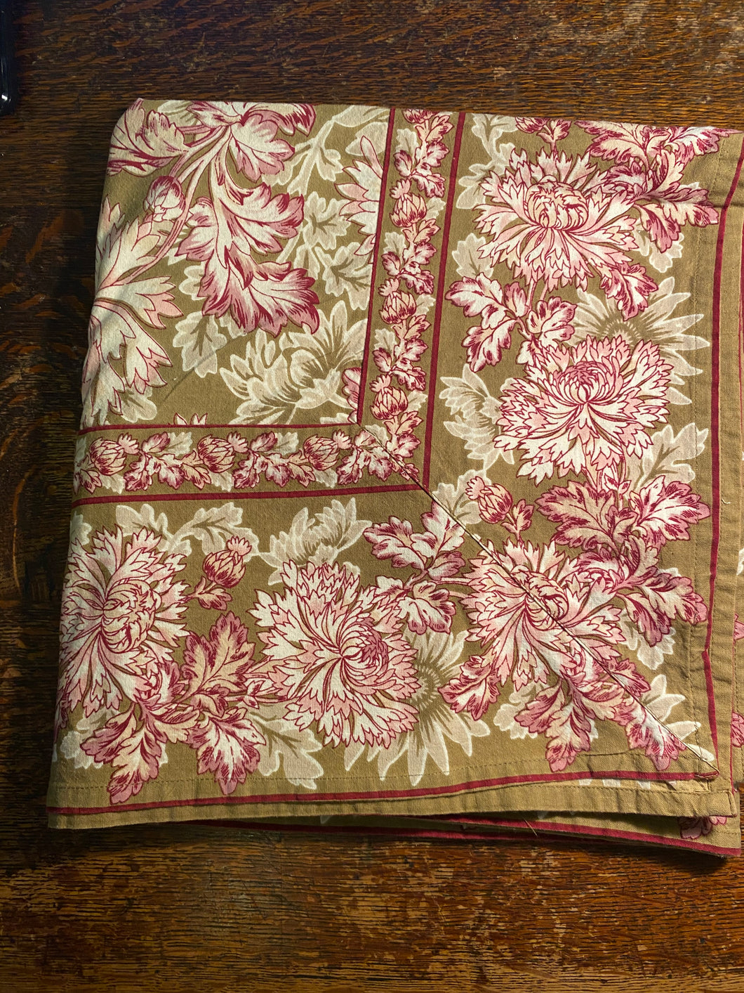 VTLD1-240 Retro Tablecloth by April Cornell