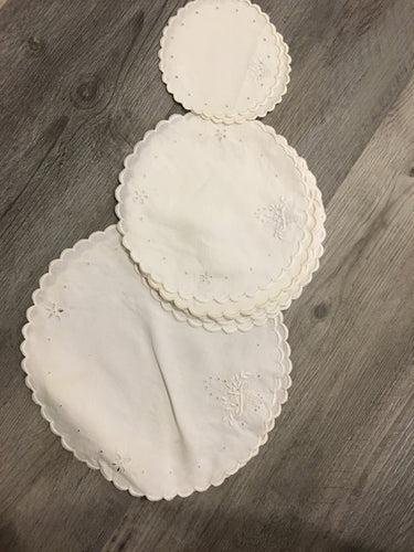 VTLD1-58 Vintage Scalloped Edge Doilies