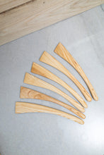 FF2-070 Crescent Spatula