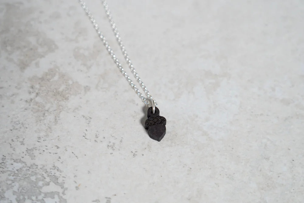 FF2-055 Necklace & Acorn Pendant (Dark)