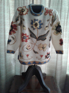 FC1-010 Women's Pullover / White Flowers/ Large
