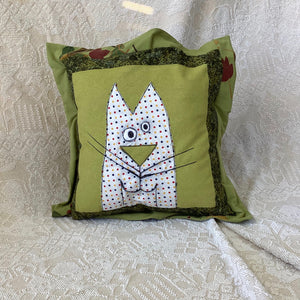 DM2-005 Green Cat Pillow